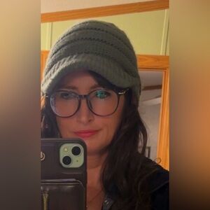 Knitted Newsboy Hat
Like New